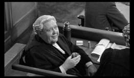 控方证人在线观看国语,在线观看国语版，揭秘真相背后的较量