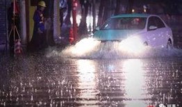 爆料广州暴雨视频,城市瞬间变“水城”